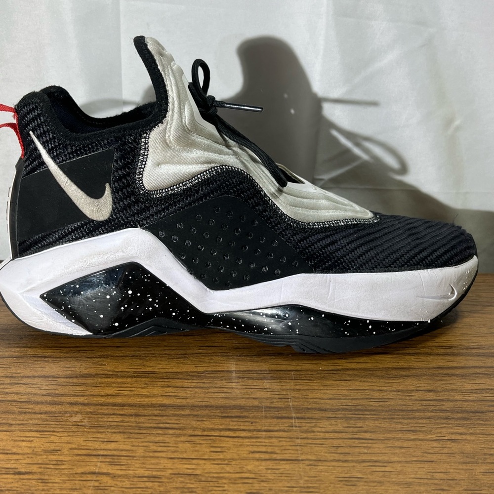 Nike Mens LeBron Soldier 14 CK6024-002 Black Basketball Shoes Sneakers Size 8